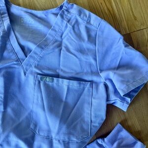 FIGS Scrub Set, Light Purple - Zamora High Waisted Jogger & Catarina Scrub Top